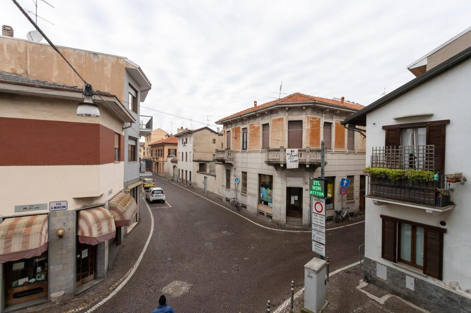Corte Manzoni - Self Check-In Galliate Экстерьер фото